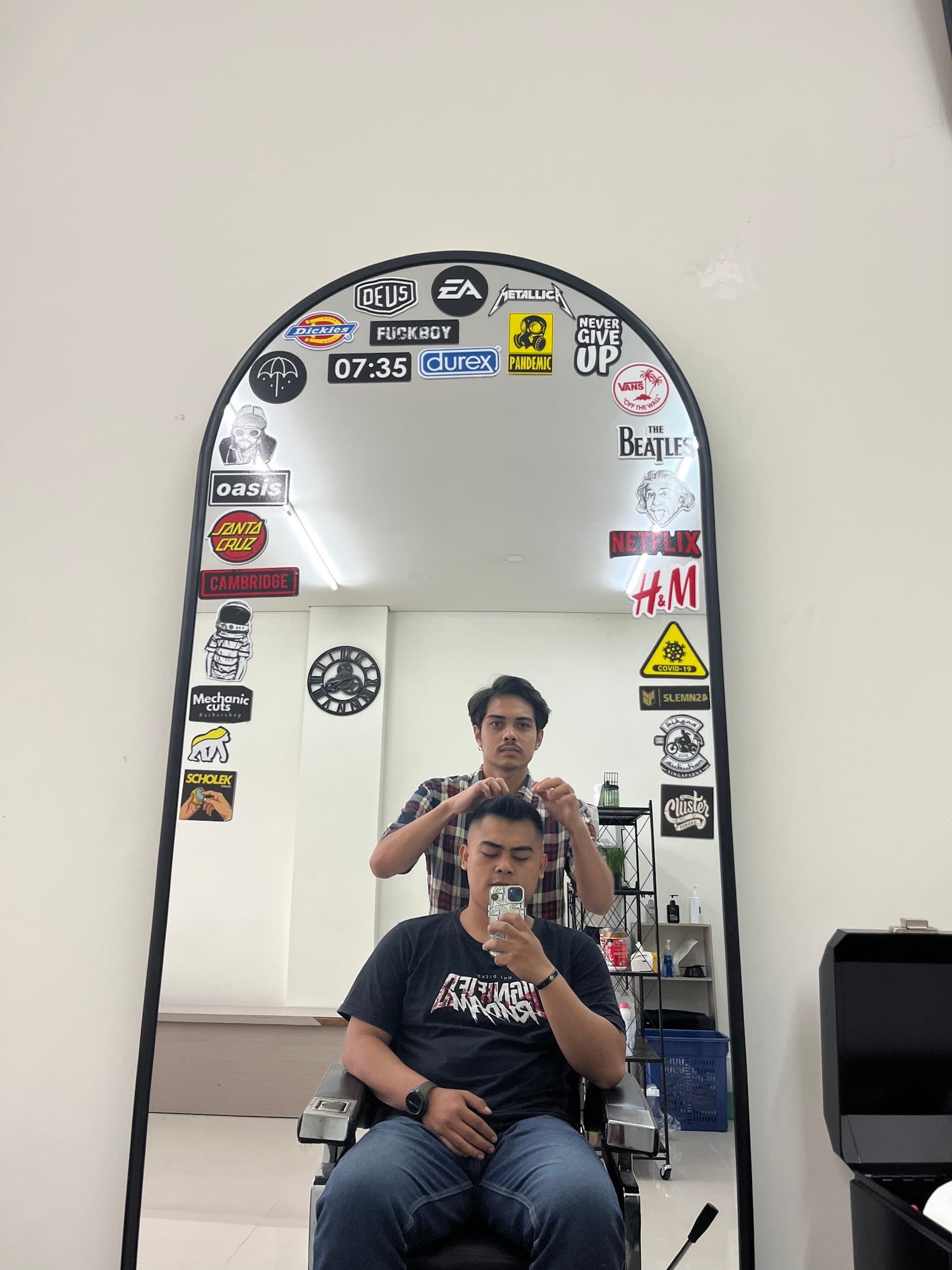 Mechanic Cuts Barbershop, Barbershop di Bandung