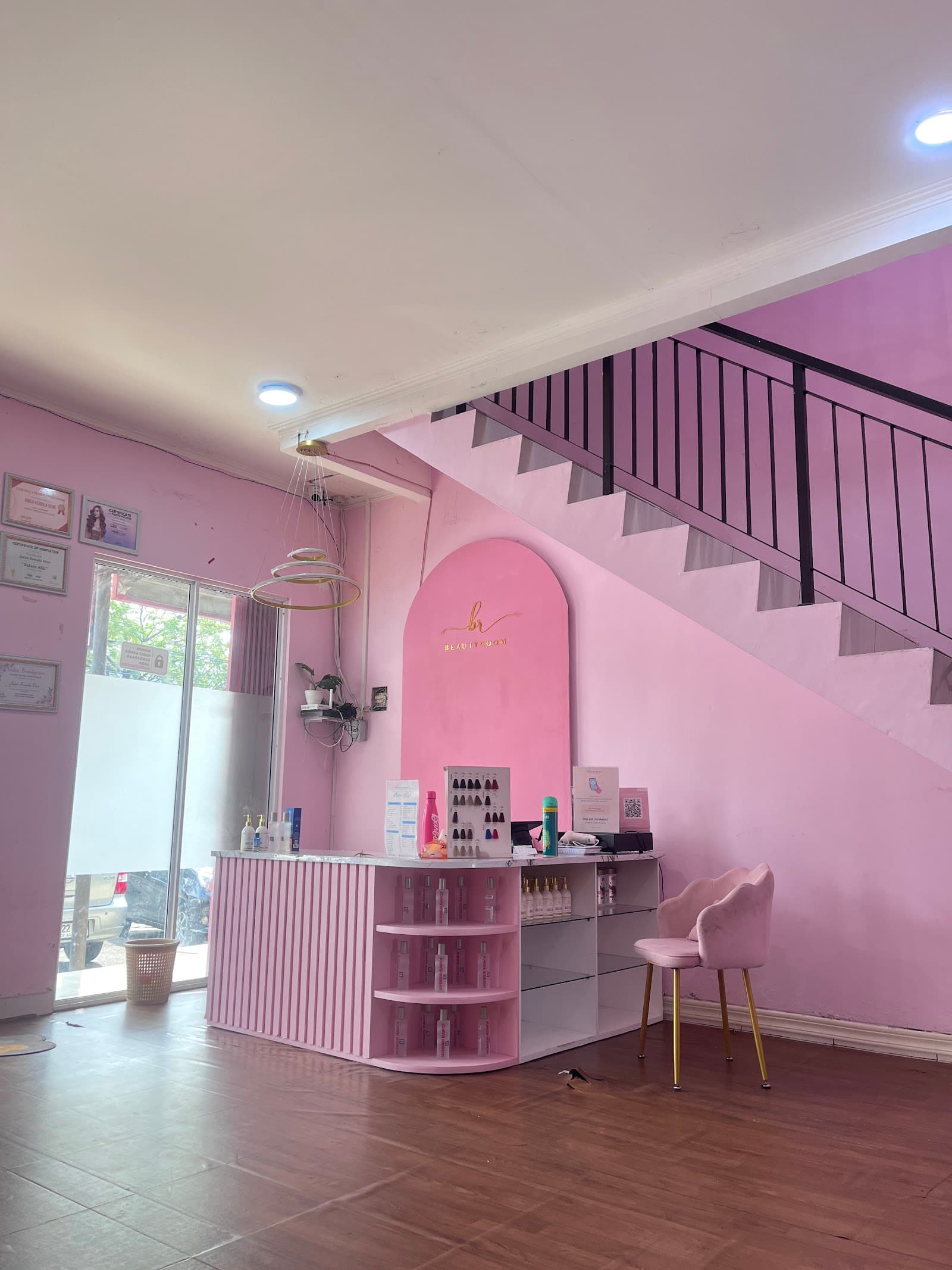 BEAUTYROOM STUDIO, Salon di Bogor